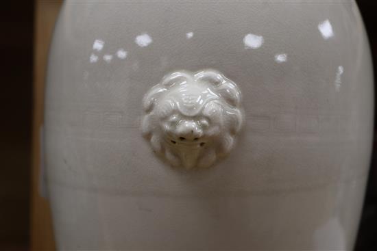 A Chinese cream crackle glaze tall vase, 18th/19th century height 41cm